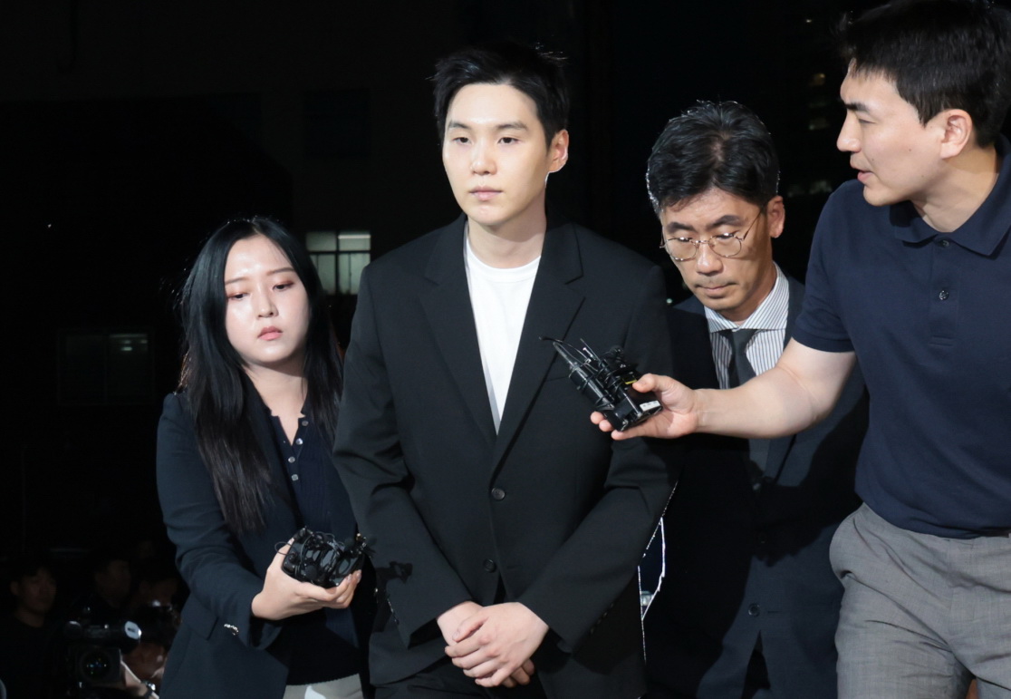 Suga shows up for questioning in DUI case following the media trolling themselves, more CCTV footage released